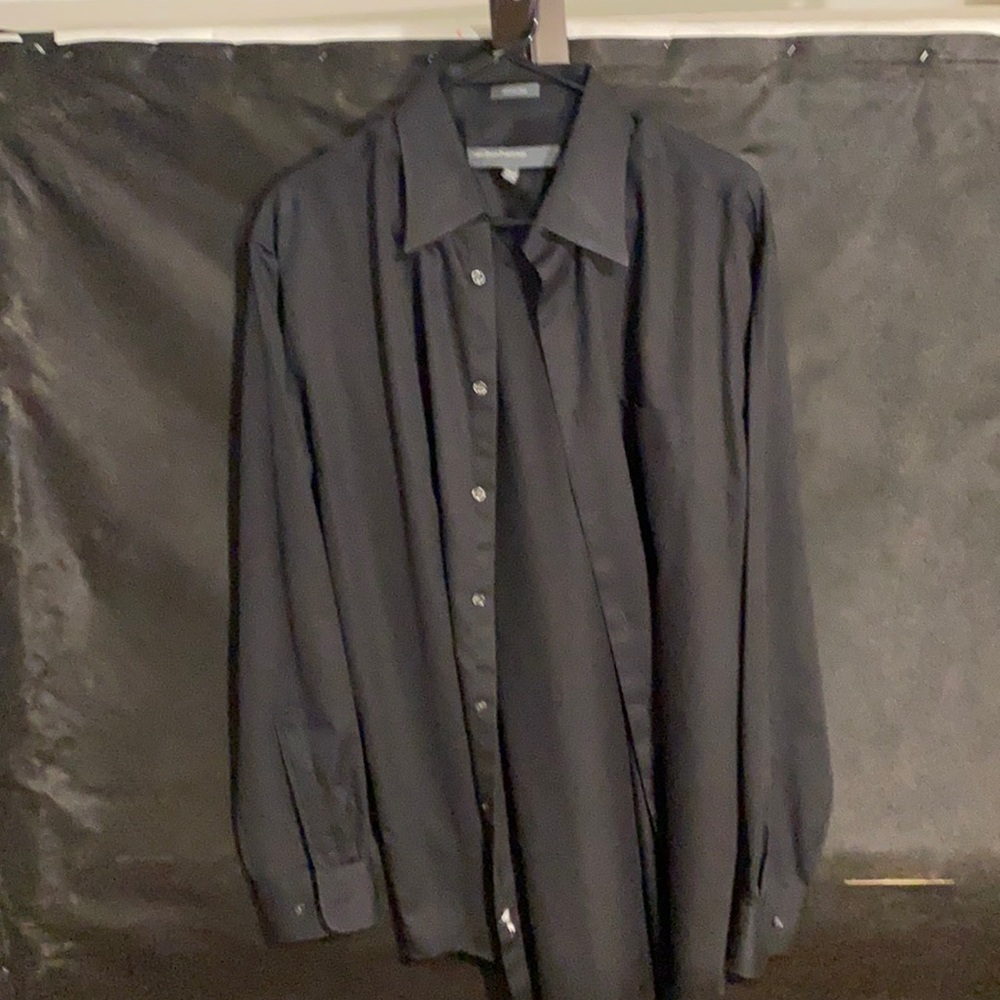 Nice button up dress shirt by Perry Ellis.